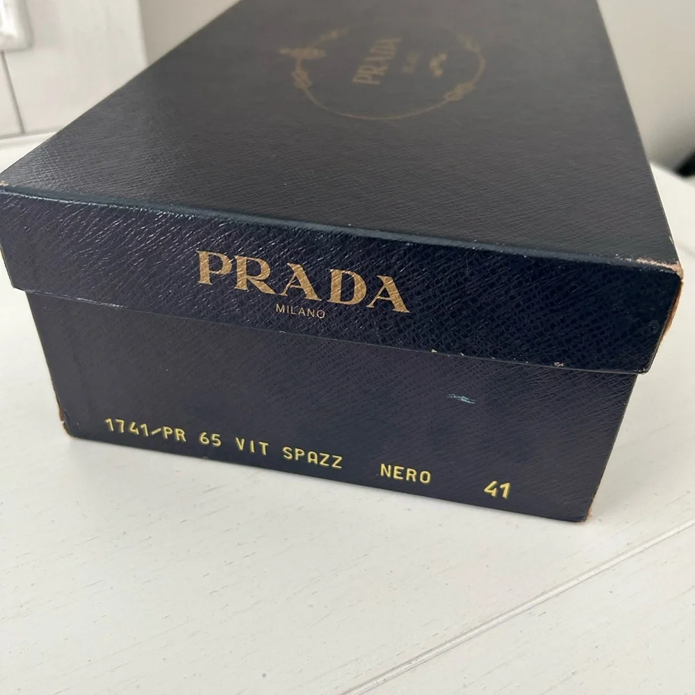 Prada Black Shoe Box with Gold Logo - Picture 3 of 7